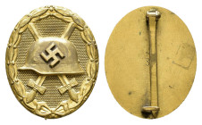 Verwundetenabzeichen in Gold, 2. Form, massiv, Tombak vergoldet, rückseitig mit Punze "30" für das Hauptmünzamt Wien, OEK 3844, Zustand 2-3.