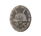 Verwundetenabzeichen in Silber, 2. Form, Zink, massiv, rückseitig "30" für Hauptmünzamt Wien, OEK 3845, angelaufen, Zustand 2.