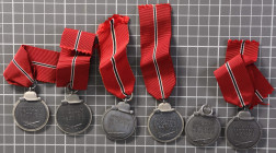 6x Medaille Winterschlacht im Osten, Zink, überwiegend mit Band, OEK 3850, unterschiedlicher Zustand.