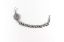 Schützenschnur für Gewehrschützen 1936, 1. Stufe 1. Form bis 1939, Auflage aus Feinzink, graue Unterlage vernäht, Rückseite Stoffstreifen abgerieben, ...