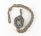 Wehrmacht Heer, Schützenschnur neuer Art, Infanterie, geflochtene Schnur, silberfarben, mit aufgeklammerter Auflage, feldgraue Unterlage vernäht, flec...