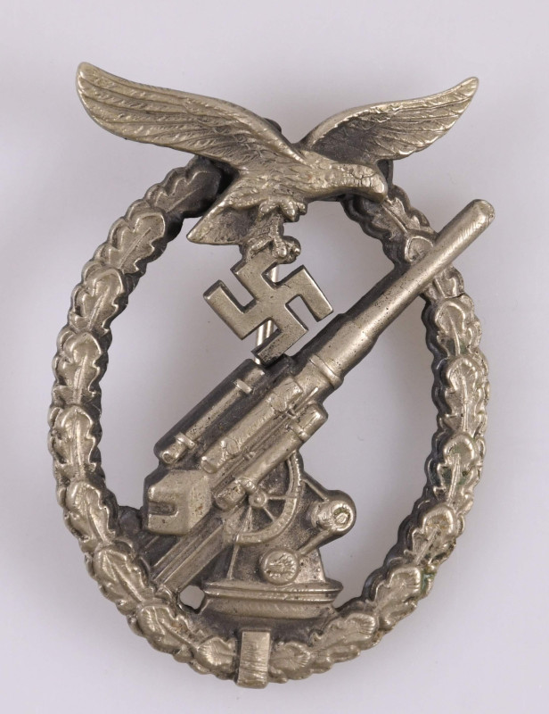 Kampfabzeichen der Flakartillerie (1914-1945), Buntemtall, rückseitig mit Herste...