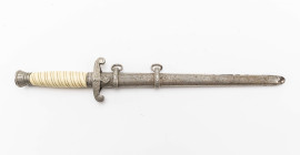 Wehrmacht Heer, Dolch für Offiziere, Ausführung mit weißem Griff, versilberte Nickelausführung, Klinge ohne Hersteller, Parierstange mit Hoheitsadler,...