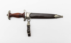 Sturmabteilung (SA) Dienstdolch, brauner Holzgriff mit aufgelegtem Hoheitsadler und braun emailliertem SA-Emblem, Klinge mit Inschrift "Alles für Deut...