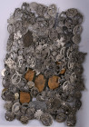 Sammlung von über 130x Repliken und Kopien verschiedener Orden und Auszeichnungen, dabei Wehrmacht Heer, Marine und Luftwaffe, teilweise doppelt und m...