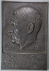 Wandrelief Adolf Hitler, Eisenguss, Kopfprofil nach links, im Hals signiert "W. Wolff 33", darunter "Ich glaube an Deutschland und kämpfe dafür, heute...