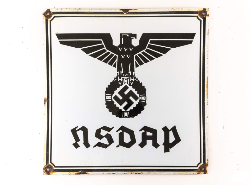 Emailleschild "NSDAP", 1. Modell für Ortsgruppe, Kreisleitung, Gauleitung und Re...