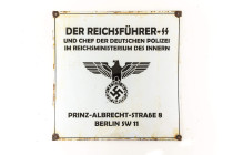 Emailleschild "DER REICHSFÜHRER-SS UND CHEF DER DEUTSCHEN POLIZEI IM REICHSMINISTERIUM DES INNERN - PRINZ-ALBRECHT-STRAßE 8 BERLIN SW 11", quadratisch...