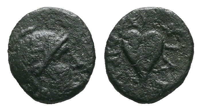 Mysia, Pergamon Bronze circa III century, Æ 13.00 mm., 1.74 g.

Rare. About VF...