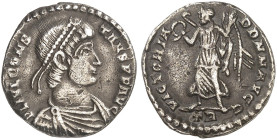 RÖMISCHE MÜNZEN. RÖMISCHE KAISERZEIT. Constans, 337 - 350.&nbsp;&nbsp; 
 Siliqua, Trier. Rev. Stehende Victoria.
RIC 176 3,16 g Patina, ss
