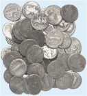 LOTS ANTIKER MÜNZEN.&nbsp;&nbsp; 
 Lot von 48 Stück: Meist römische Silbermünzen. Republikdenare (29x, dabei 2x Caesar mit Elefant), Legionsdenare vo...