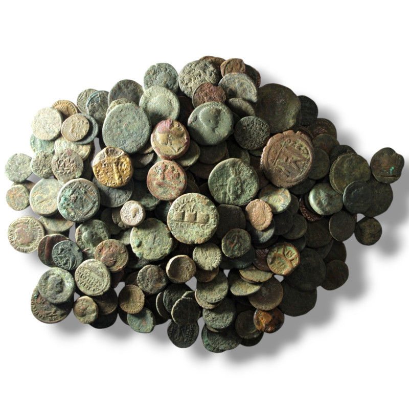 200 pieces mixed coins / SOLD AS SEEN, NO RETURN!