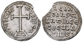 Byzantine Leo III. Miliaresion; Leo III; Constantinople, Miliaresion. Sear-1512, DO-22. Obv: IhSuS XRISTuS nICA Cross potent on three steps; triple bo...