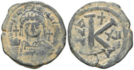 Byzantine Justinian I, 527-565. Half follis , Cyzicus. D N IVSTINIANVS P P AVI Helmeted, diademed and cuirassed bust of Justinian I facing, holding gl...