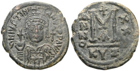 JUSTINIAN I (527-565). Follis. Kyzikos. Obv: D N IVSTINIANVS P P AVG. Helmeted and cuirassed bust facing, holding globus cruciger and shield; cross to...