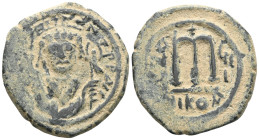 Byzantine Maurice Tiberius, 582-602. Follis, Nicomedia. DN MAVRIC[…] Helmeted and cuirassed bust of Maurice Tiberius facing, holding globus cruciger i...