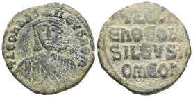 Byzantine Follis. 889-912 d.C. Constantinople. (Doc-8). (Sear-1729). Anv.: + LEON bASILEVS ROM, crowned facing bust, holding akakia. Rev.: + LEOn/En Θ...