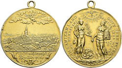 Straßburg, Stadt. . 
Altvergoldete Silbermedaille 1629 von F. Fecher, auf den Friedenswunsch. Stadtansicht, darüber zwischen Wolken ein schwebender E...