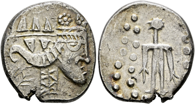 Ostkelten. . 
Tetradrachme, Typ Insel Thasos. Stilisierter Dionysoskopf mit Efe...