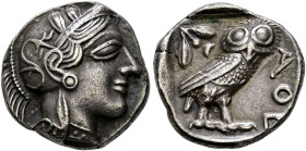 Attika. Athen. 
Tetradrachme ca. 454-405 v. Chr. Athenakopf im attischen Helm nach rechts / Eule mit hersehendem Kopf nach rechts stehend vor Olivenz...