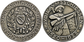 Schweiz-Solothurn. . 
Mattierte Silbermedaille 1922 unsigniert (nach einem Modell von Huguenin), auf das Jubiläums­schießen der städtischen Schützeng...