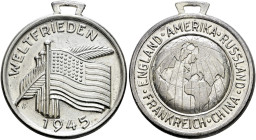 USA. . 
Tragbare Weißmetall-Medaille 1945 unsigniert, auf den Weltfrieden. Amerikanische Flagge über Palmzweig, dahinter weitere angedeutete Flaggen ...