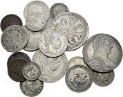 Lots. . 
Über 40 Stücke: Zumeist Prägungen von Franz Joseph (bis 5 Kronen), dabei aber auch etwas Maria Theresia, ein Wiener Pfennig, 2x Groschen 17....