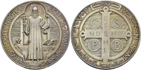 Beuron, Kloster. . 
Versilberte Bronzemedaille, sogen. Monte-Cassino-Medaille 1880 unsigniert (geprägt in der Stuttgarter Münze). Der hl. Benedikt vo...