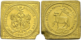 Nürnberg, Stadt. . 
Lammdukaten-Klippe o.J. (1700). Mit Signatur GFN. Drei Stadtwappen in verzierten Einfassungen / Lamm mit Friedensfahne auf Erdhal...