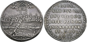 Regensburg, Stadt. . 
Taler 1633. Stempel wohl von G.T. Paur. Auf die Befreiung der Stadt durch Herzog Bernhard von Sachsen-Weimar und seinen Einzug ...