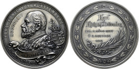 Württemberg. Karl 1864-1891. 
Bronze-versilbertes Medaillon 1891 von W. Mayer, auf seinen Tod. Uniformiertes Brustbild im Hermelin nach links, dahint...