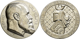 Württemberg. Wilhelm II. 1891-1918. 
Silbermedaille 1910 von R. Pauschinger. Kopf des Königs nach rechts / Das behelmte württembergische Stammwappen ...