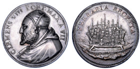 STATO PONTIFICIO. CLEMENTE VIII (Ippolito Aldobrandini), 1592-1605. Medaglia annuale in argento A. VII (1598). Devoluzione del ducato di Ferrara nei d...