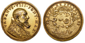 STATO PONTIFICIO. URBANO VIII (Maffeo Barberini), 1623-1644. Medaglia annuale (?) in bronzo dorato (1632/A. IX). Fortificazioni al porto di Civitavecc...