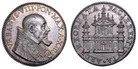STATO PONTIFICIO. URBANO VIII (Maffeo Barberini), 1623-1644. Medaglia annuale in argento A. XIII (1636). Riedificazione della facciata della chiesa di...
