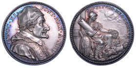 STATO PONTIFICIO. INNOCENZO XI (Benedetto Odescalchi di Como), 1676-1689. Medaglia annuale in argento A. XIII (1689). Invito alla perseveranza nella l...