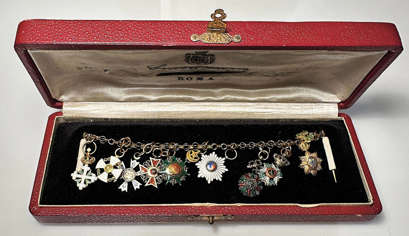 VARIE.

Mini parure con nove miniature.

Onorificenze dei seguenti ordini e ...
