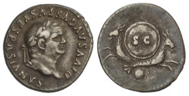 ROMAN COINS: ROMAN EMPIRE

Denario. 80-81 d.C. VESPASIANO. Anv.: DIVUS AVGVSTVS VESPASIANVS. Cabeza laureada a derecha. Rev.: S.C. dentro de escudo,...