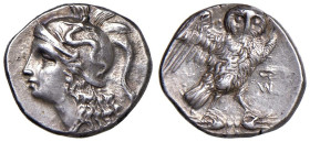 § CALABRIA Taranto (circa IV-III sec. a.C.) Dramma - Testa elmata di Atena a sx. R/ Civetta stante di fronte - cfr. S.Cop. 960 AG (g 3,25)

Status: ...