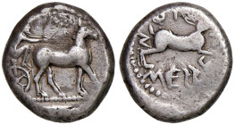 § SICILIA Messina (478-476 a.C.) Tetradramma - Biga a dx. R/ Lepre a dx - S.Cop. 393 e suc. AG (g 17,20) RR Graffi al R/.

Status: qBB

Notes: Ple...