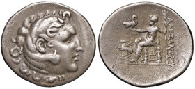 § MACEDONIA Regno di Macedonia Alessandro III (336-323 a.C.) Tetradramma (Alabanda in Caria) Testa avvolta nella pelle di leone a dx. R/ Zeus seduto a...