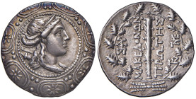 § MACEDONIA Dominazione romana (158-150 a.C.) Tetradramma - D/ Busto di Artemide a dx su scudo macedone. R/ Scritta in due linee e clava in corona di ...