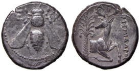 § IONIA Efeso (circa 360-350 a.C.) Tetradramma - Ape - R/ Protome di cervo a dx - S. von Aulock 1829 AG (g 14,90) Metallo ossidato.

Status: BB

N...