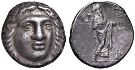§ CARIA - Satrapi - Mausulus (377-353 a.C.) Tetradramma - Testa di Apollo di fronte. R/ Zeus Labrandeus stante a dx - S.Cop. 590 AG (g 14,90)

Statu...