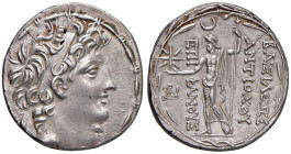 § SIRIA Antioco VIII (121-96 a.C.) Tetradramma - Testa diademata a dx. R/ Zeus Ouranios stante a sx - S.Cop. 384 e suc. AG (g 16,57) Piccola frattura ...