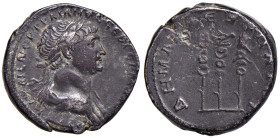 § Traiano (98-117) Tridramma di Bostra nell’Arabia Petraea - Busto laureato a dx. R/ Tre insegne - RIC 4061 AG (g 10,22) Screpolature.

Status: qBB...
