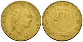 Repubblica Italiana - 200 Lire Lavoro 1979 - Ba - R/ Debolezza di conio

SPEDIZIONE IN TUTTO IL MONDO - WORLDWIDE SHIPPING