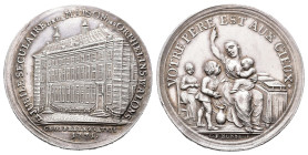Historiepenningen - 1771 - Medal 'Eeuwfeest van het Waalse Weeshuis te Amsterdam' by C.F. Konse (VvL454) - Obv. The orphanage / Rev. Woman with three ...