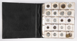 Medals in albums - Miscellaneous - France - Album containing appr. 330 medals and tokens: many emergency tokens of Chambres de Commence 1920's, consum...