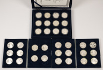 Medals in boxes - Miscellaneous - Cassettes 'De Blije Intrede' (Belgium) and 2x 'Beatrix enz.' containing in total 34 silver medals